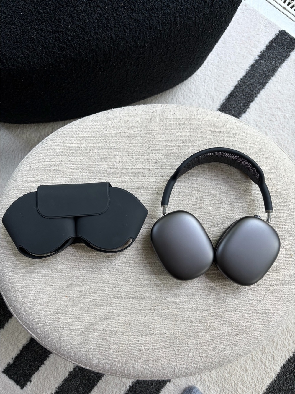 Apple AirPods Max Wireless Over-Ear Headphones with lightning cable - Space Gray